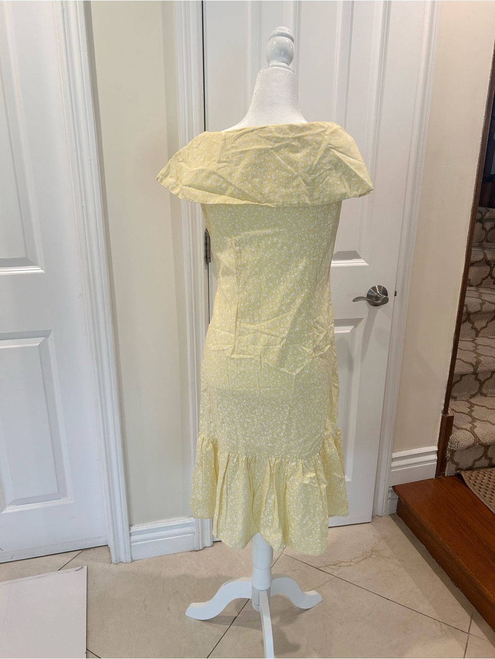 Yellow Easy Living Vintage Ruffle Hem Button-Front Women’s Dress - Picture 6 of 7